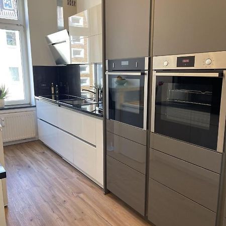 Attraktive Wohnung Mit Balkon Zum Gruenen Hinterhof Schwerin  Exteriör bild