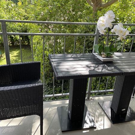 Attraktive Wohnung Mit Balkon Zum Gruenen Hinterhof Schwerin  Exteriör bild