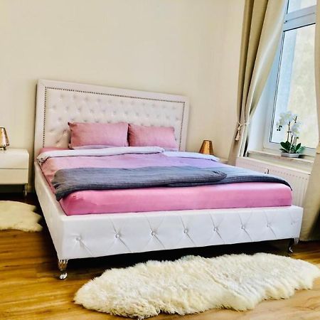 Attraktive Wohnung Mit Balkon Zum Gruenen Hinterhof Schwerin  Exteriör bild