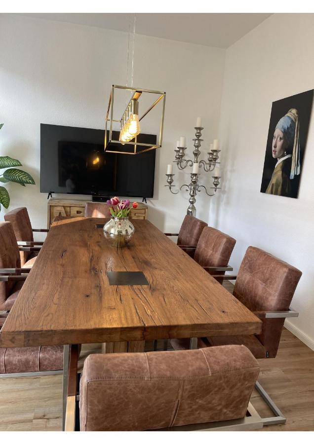 Attraktive Wohnung Mit Balkon Zum Gruenen Hinterhof Schwerin  Exteriör bild