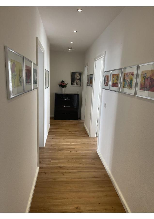 Attraktive Wohnung Mit Balkon Zum Gruenen Hinterhof Schwerin  Exteriör bild