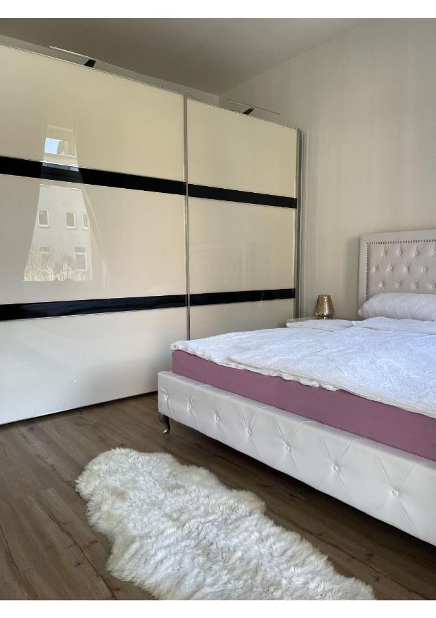 Attraktive Wohnung Mit Balkon Zum Gruenen Hinterhof Schwerin  Exteriör bild