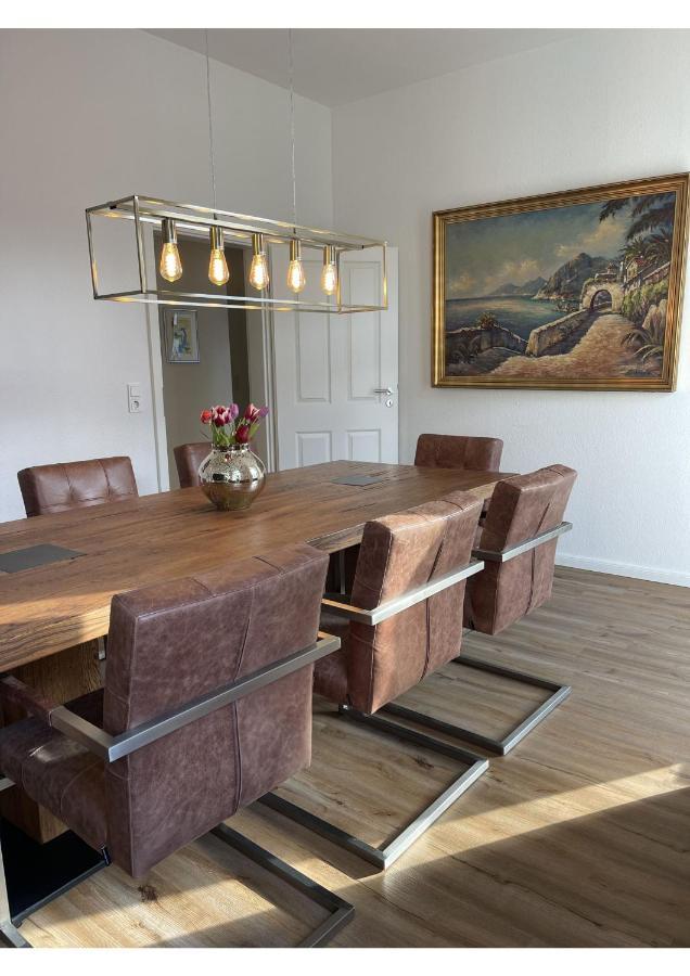 Attraktive Wohnung Mit Balkon Zum Gruenen Hinterhof Schwerin  Exteriör bild